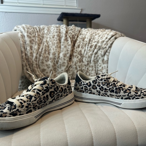 Sketchers - Picture 2 of 4